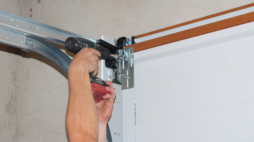 4 reasons to avoid    do it yourself    garage door repairs
